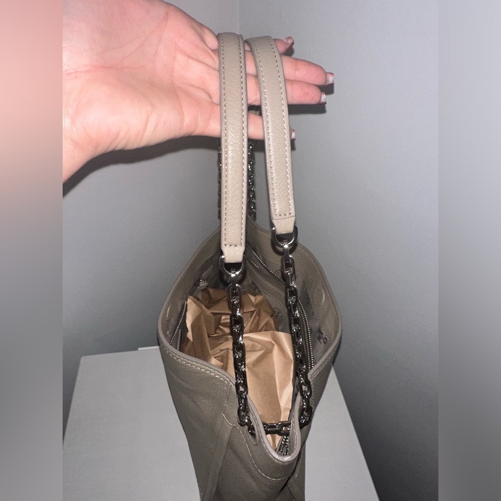 Tory Burch Small Britten Slouchy Tote. - Picture 5 of 8